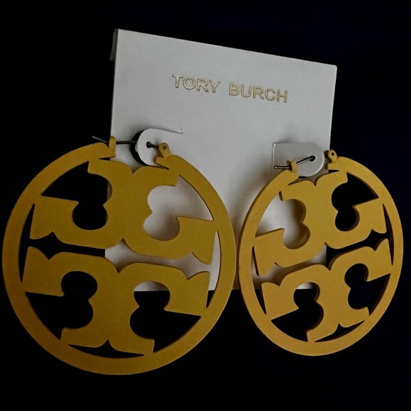 🆕Tory Burch Authentic Yellow Double T Matte Painted Large Hoop Earrings - Picture 8 of 11